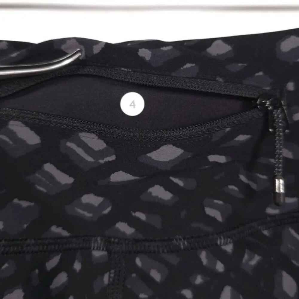 Lululemon Women's Leggings Reflective Patterned‎ Black Size 4